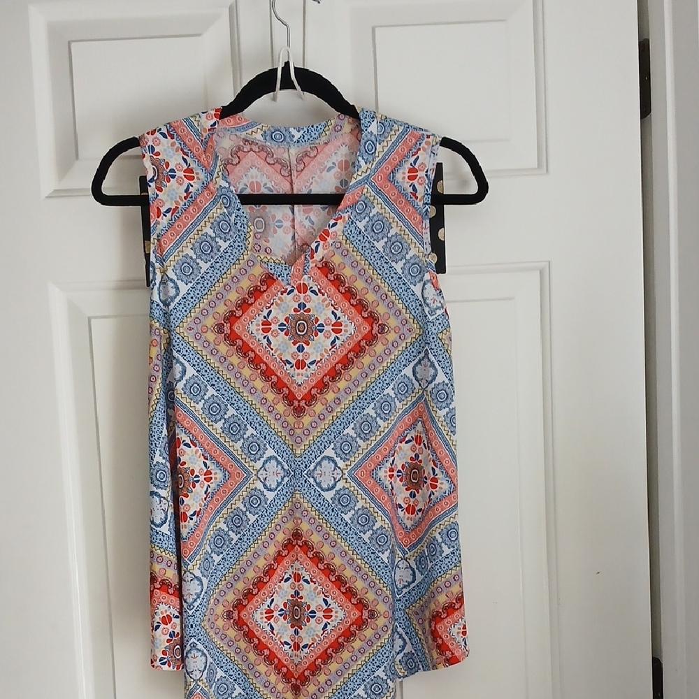 Geo Diamond-Print Sleeveless V-Neck Tank Top - Blue & Coral